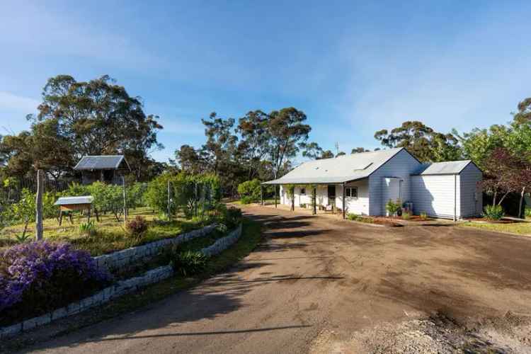 Rural For Sale in Maldon, Victoria