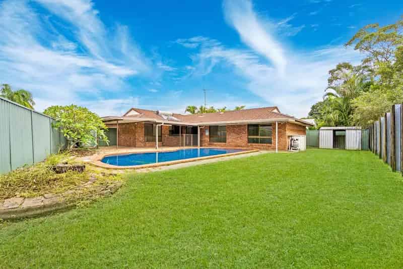 Large 5 bedroom Single level Home with Pool