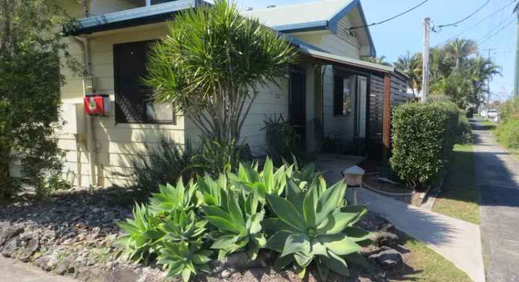 3 Bedroom Home plus Study Handy Centrally Located