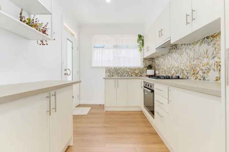 Renovate buy unit in Dandenong Road with 2 bedrooms and amenities