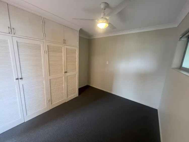 Neat Tidy 2 Bedroom Unit Lock Up Garage Private Yard