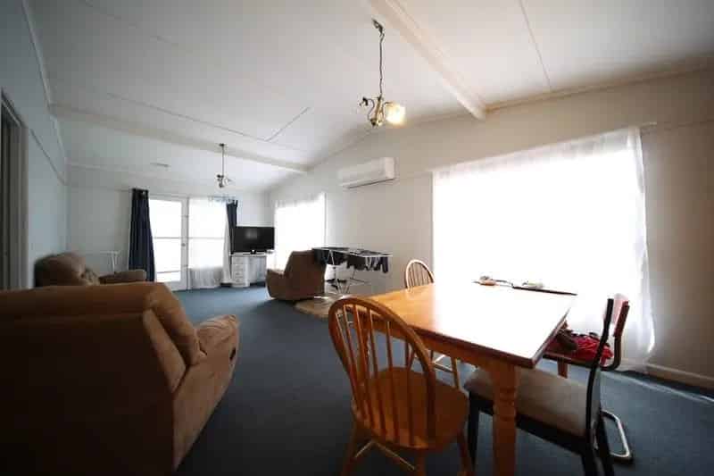 A Cozy Investment or Your Next Family Home in Scenic Rosebery!