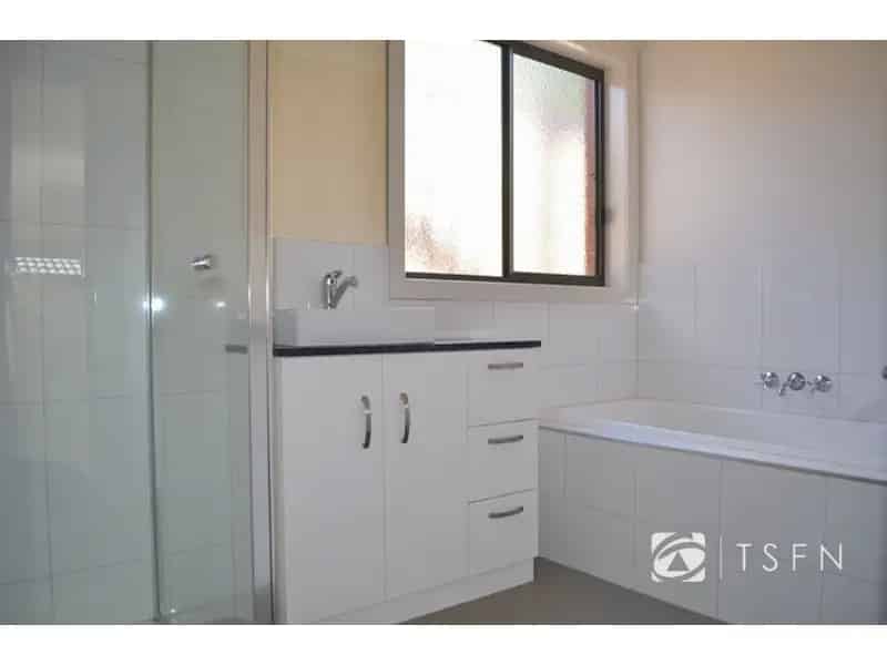 Modern Townhouse In Golden Square