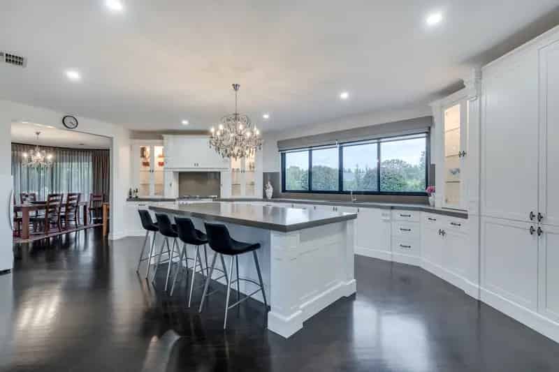Luxurious Family Oasis: Expansive Single-Level Residence on Serene Rural Estate