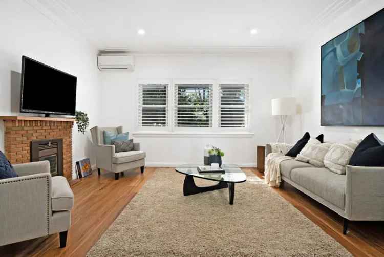 Lease Stunning 5 Bedroom House with Bush and Valley Views in Hornsby