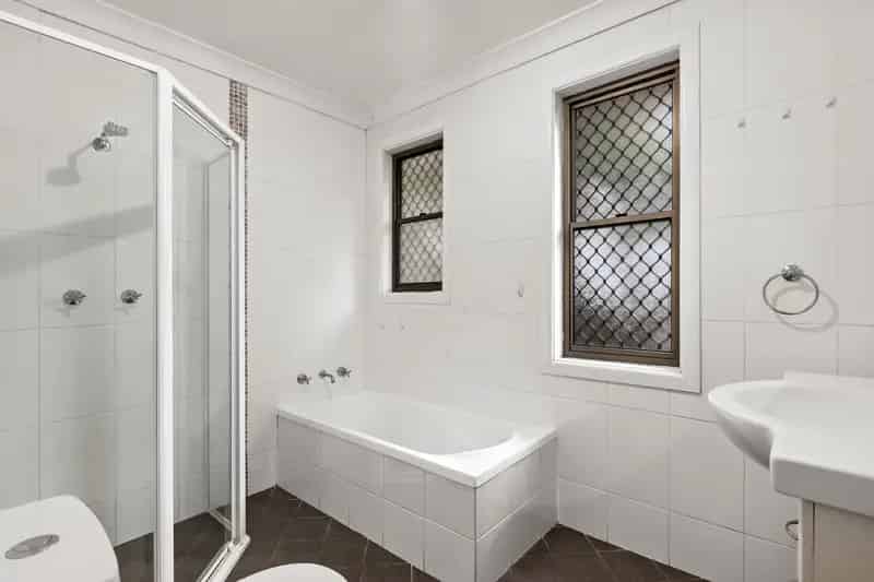 Real Estate For Lease - 542 Northcliffe Drive - Berkeley , NSW