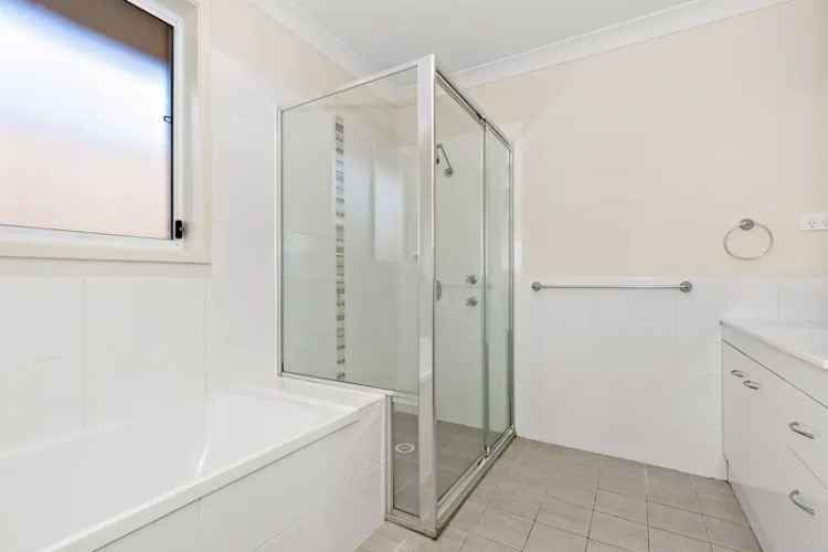 Lease Family House in Woongarrah with Modern Features