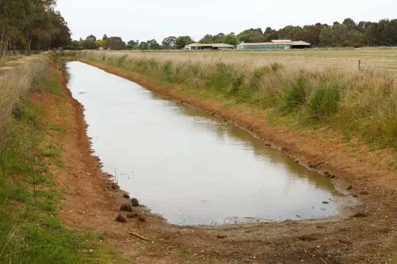 Buy rural property with modern homestead and facilities in Kyabram