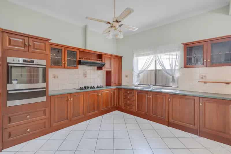 Spacious 4 Bedroom Home in a Prime Coastal Location
