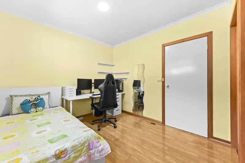 The Perfect Blend of Family Living & Location!
