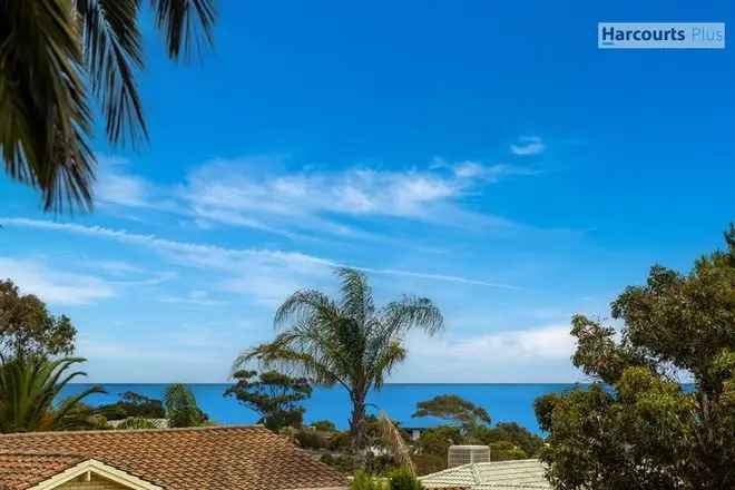 Hallett Cove Home: Coastal Lifestyle & Convenience