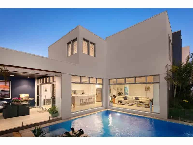 Stunning Family Home 500M From The Beach – Available Furnished Or Unfurnished