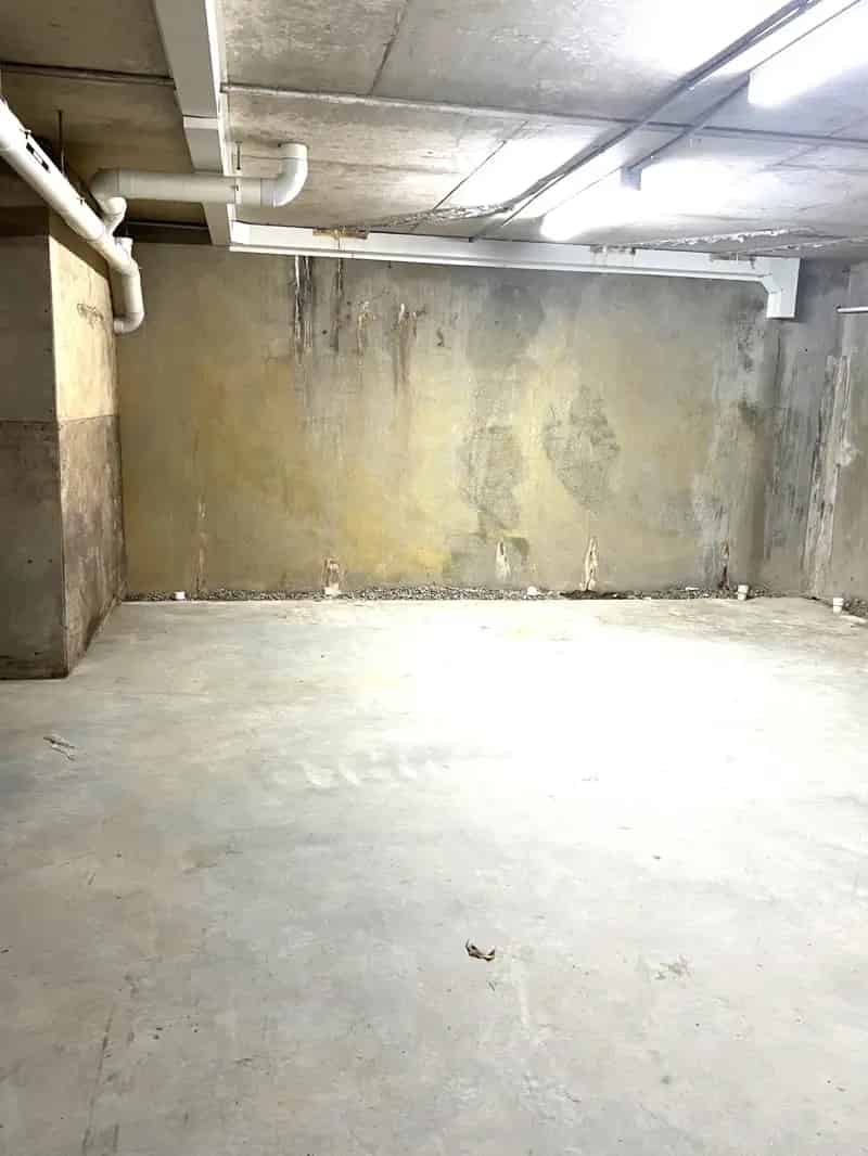 STORAGE ROOM FOR LEASE
