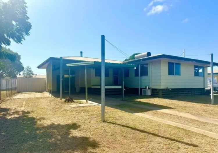 3 Bed 1 Bath House for Lease in Moranbah Near Schools