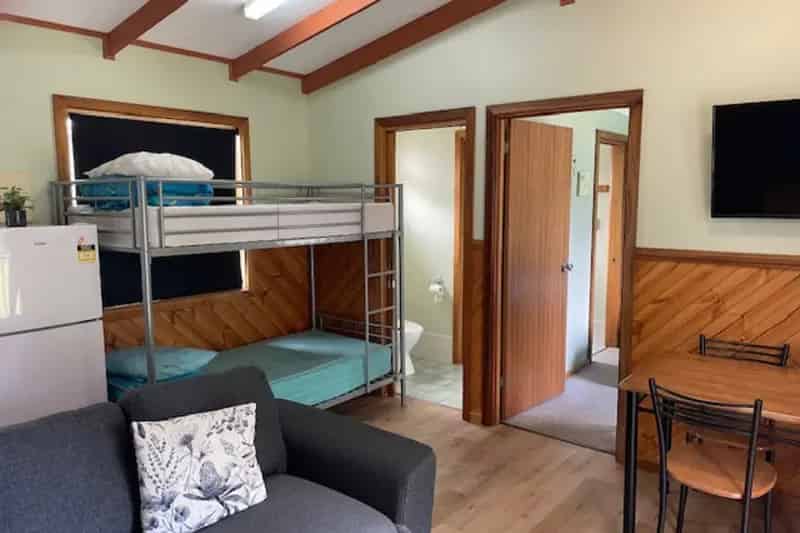 Millicent Lakeside Caravan Park & Takeaway - 1P6357