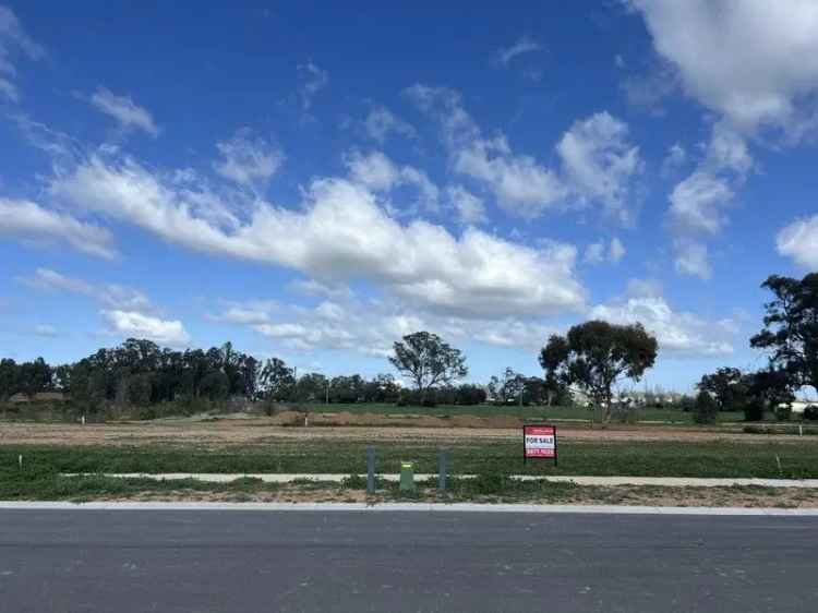 Prime Homesite Metres from Murray Bushland