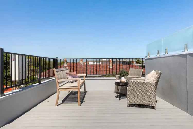 St Kilda Beachfront Townhouse - Rooftop Deck - Bay & City Views