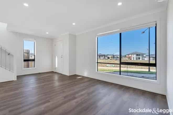 House For Rent , 46, Lombardy Walk, Melbourne, Victoria