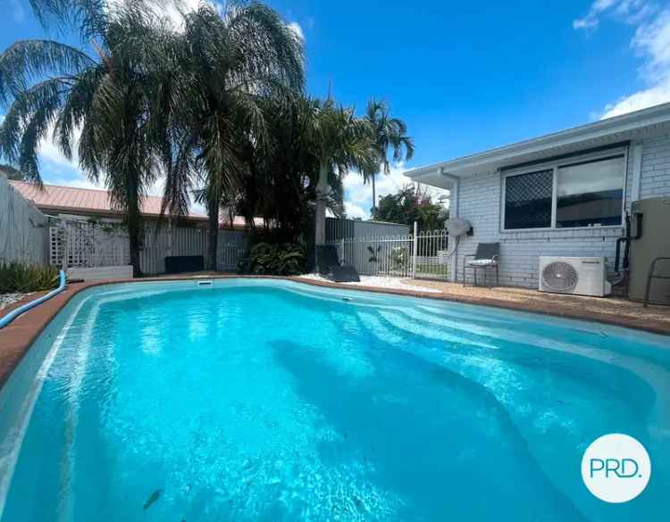 Charming Family Home with Pool in Clinton