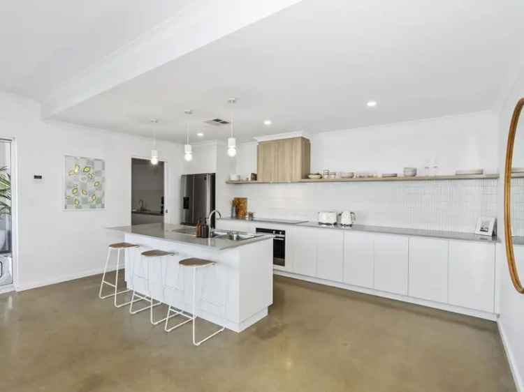 House For Sale in Mandurah, Western Australia