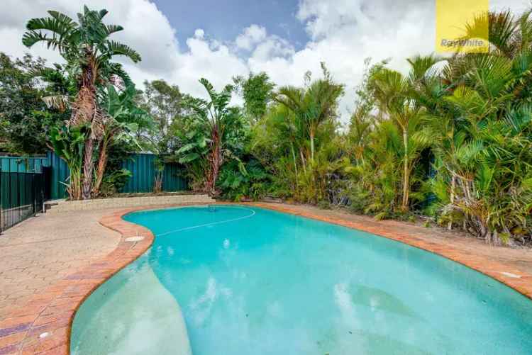 5 Bedroom Family Home with Pool Rochedale South