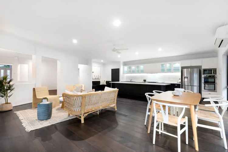 Burleigh Cove Waterfront Home Luxury Living