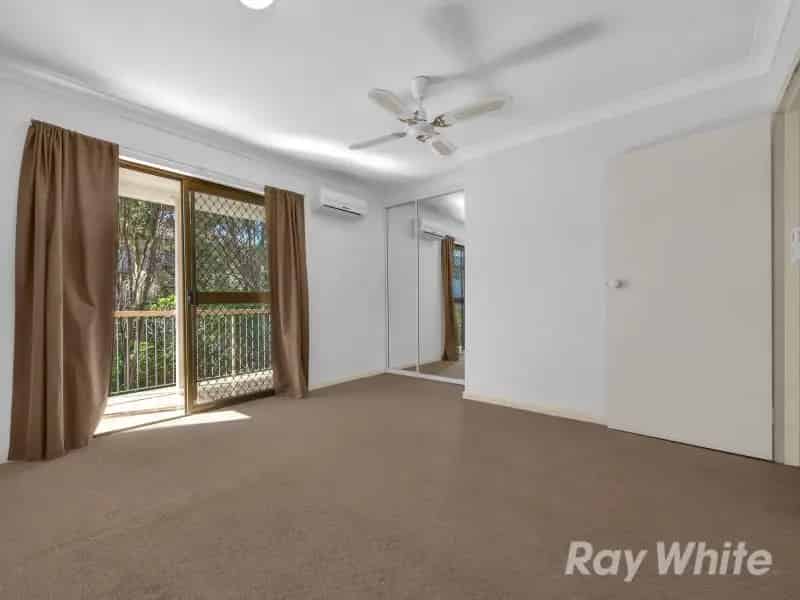 Tri-Level Unit in a Brick Complex!