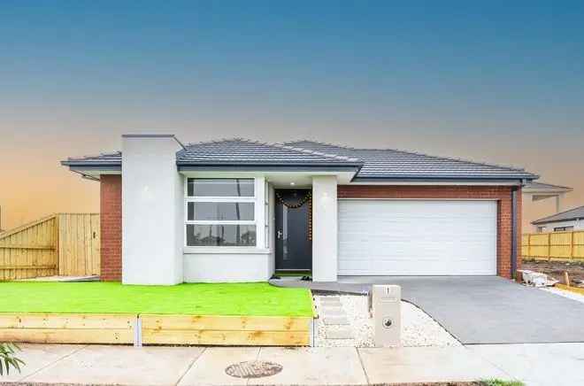 Dream Family Home in Tarneit 4 Bed 2 Bath