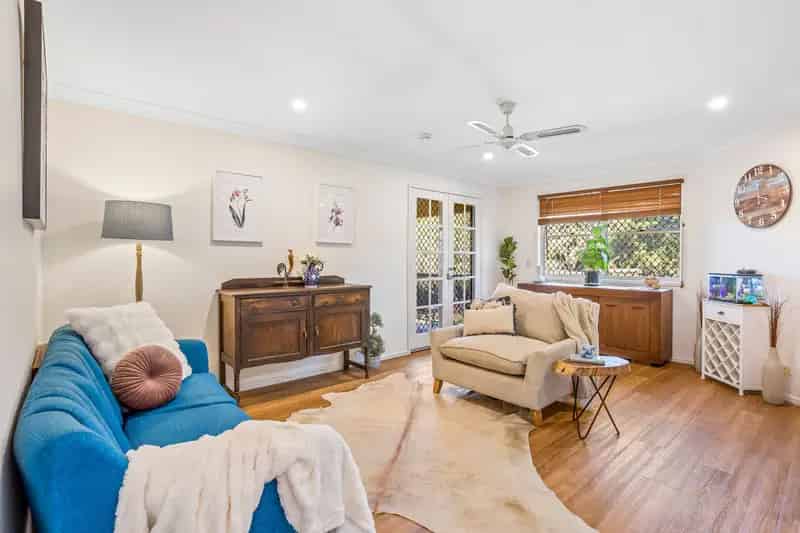 UNDER OFFER WITH THE NAOMI CARTER TEAM
