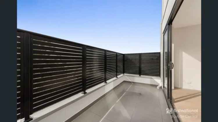 2 Bedroom Apartment Melbourne Southbank Modern Kitchen Gym Pool