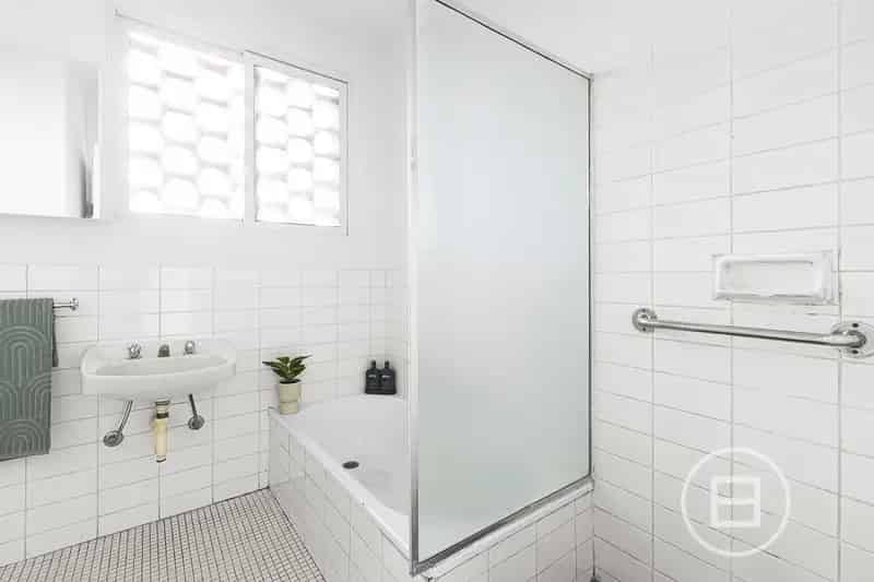 Buy Apartment in Melbourne with North Facing Views and Beach Proximity