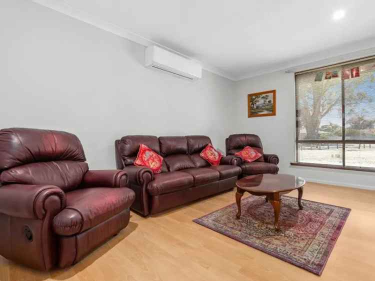 Spacious 3-Bedroom Family Home in Camillo with Large Shed