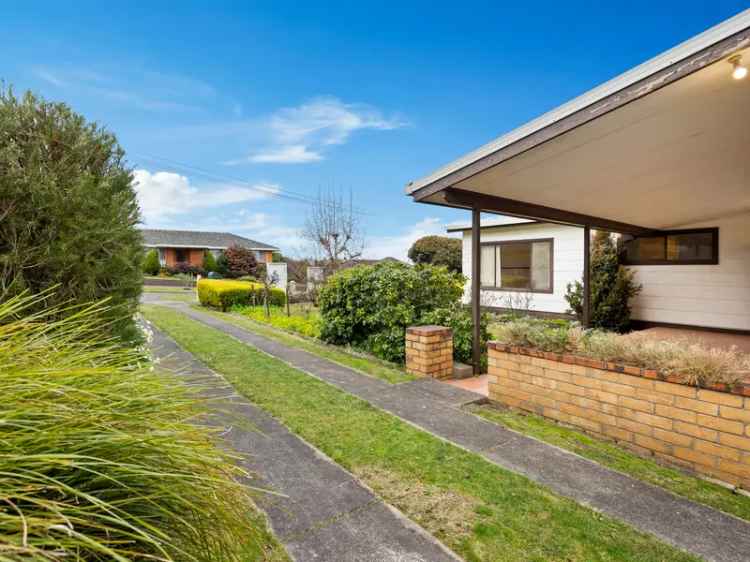 3 Bedroom Home in Leongatha - Close to Amenities