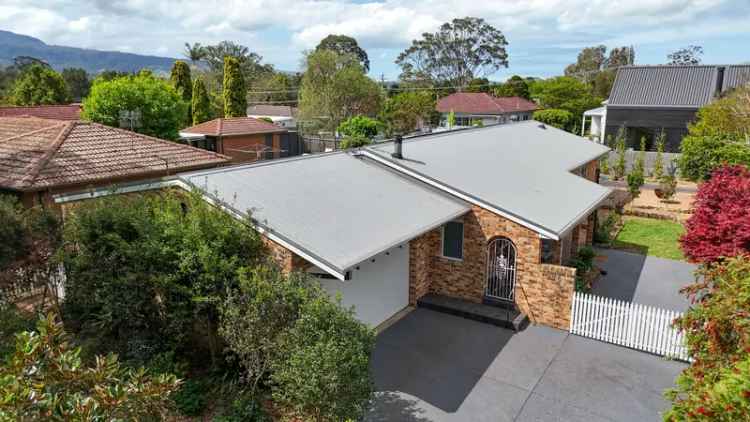 Quiet, Leafy Location In Berry Village