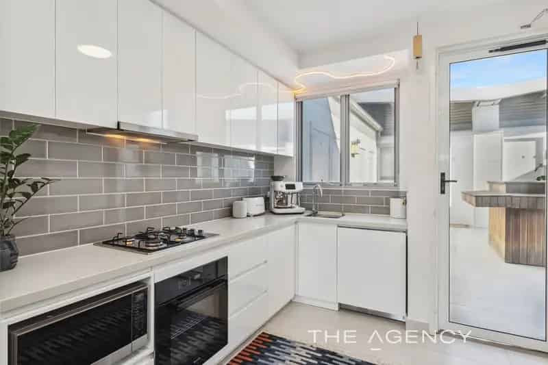 Apartment For Sale - 10/14 Kyarra Street, Innaloo WA 6018
