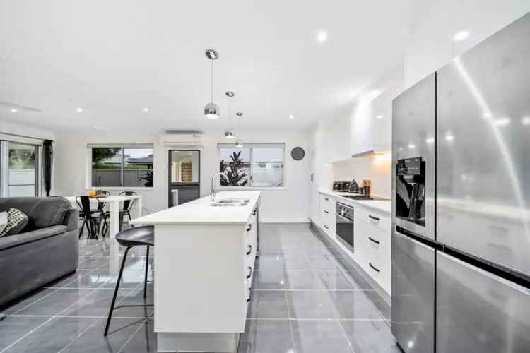 Modern Family Living in Sought-After Aspect Estate