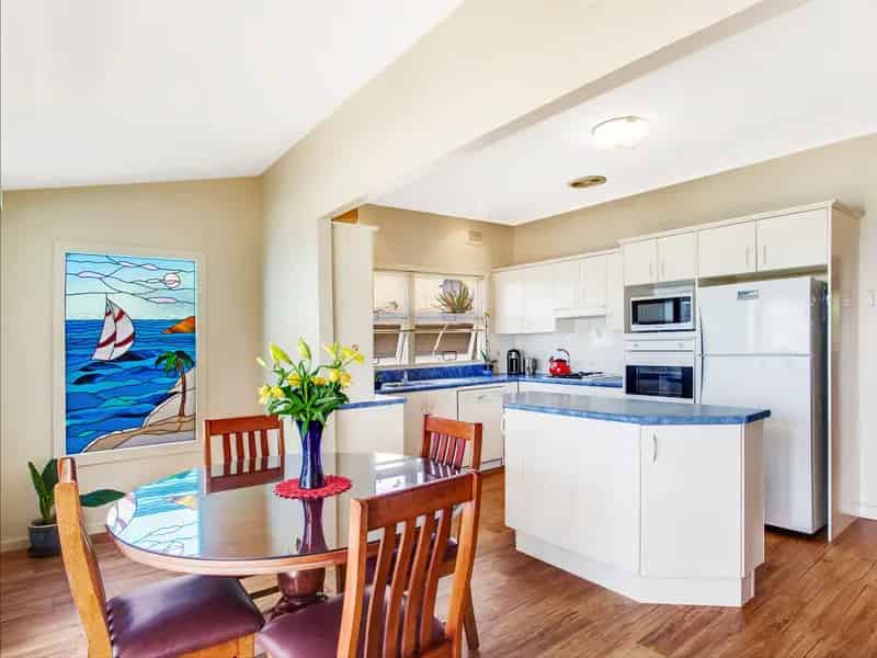 Charming Cottage By The Sea