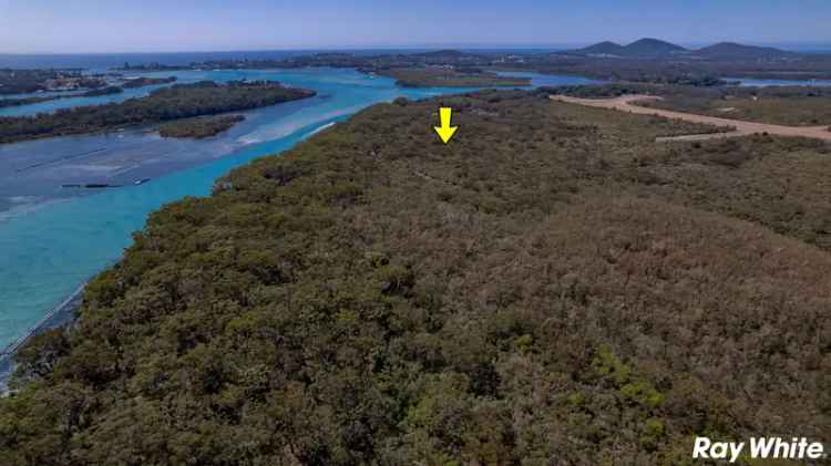 buy land lakefront oasis 11.74 hectares Wallis Island with building entitlement