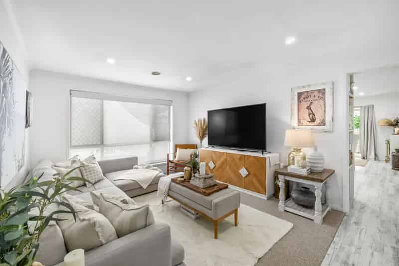 Lease three bedroom house in Amaroo with stylish renovations