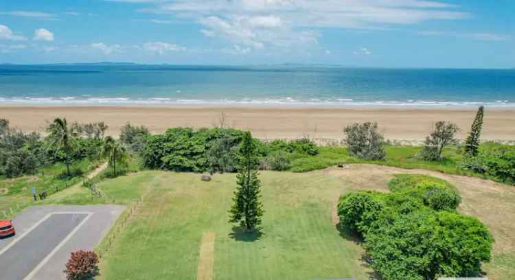 Beachfront Living: Spacious 3-Bedroom Unit on Farnborough Beach