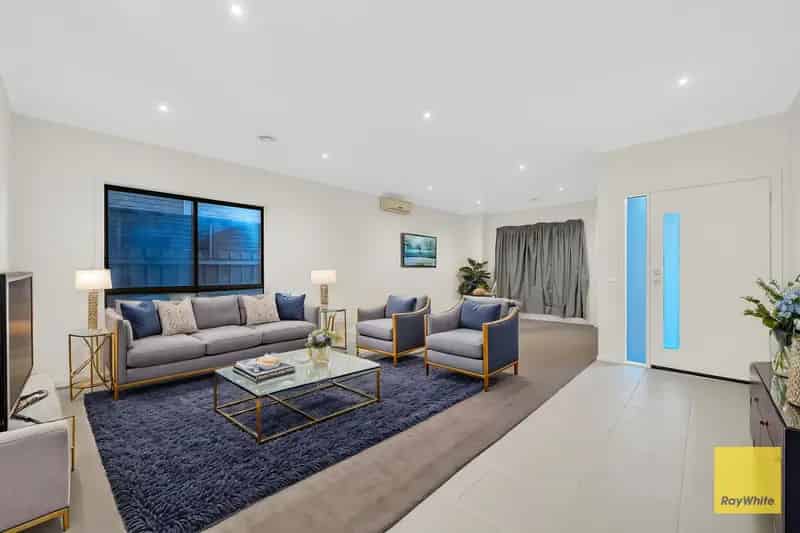 Spacious, and Perfectly Positioned close to everything !