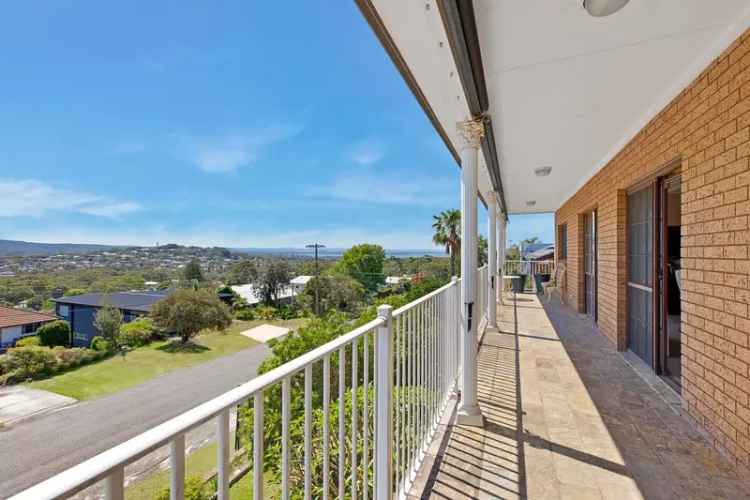 Spacious Home Hill Lake Views 4 Beds 3 Baths Bateau Bay