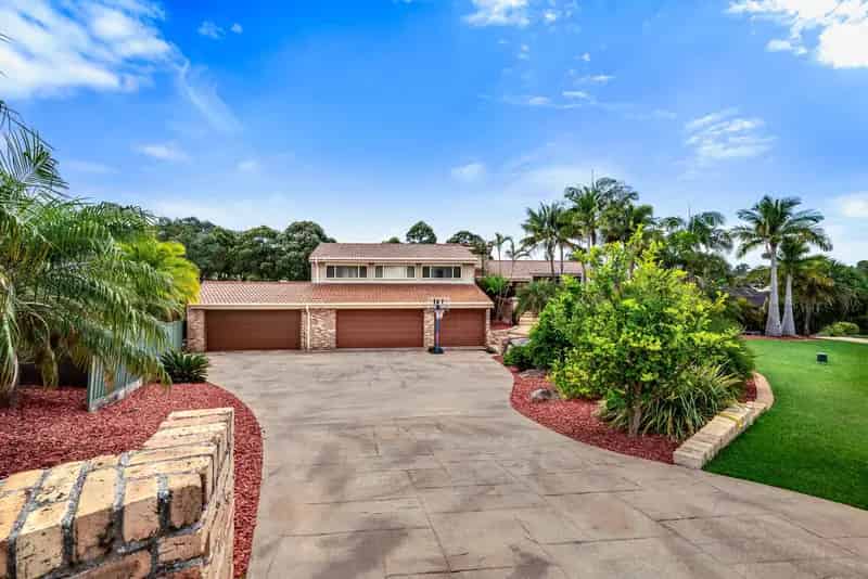 Sprawling Architectural Masterpiece in Glen Alpine on Over 2000m² of Land