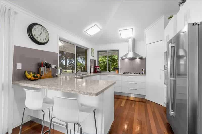 6 Bedroom Residence on 1214m2 - 2 Lots!