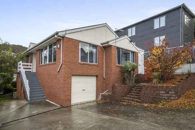 Lease 5 Bedroom House in South Hobart with Modern Kitchen and Garage