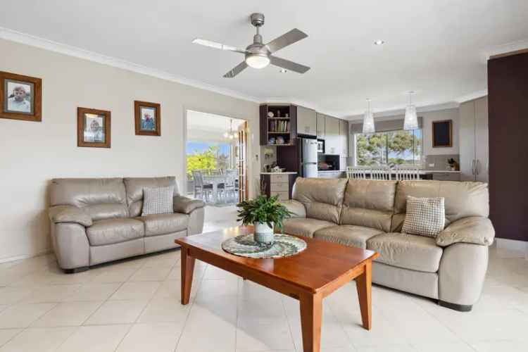 Stylish Family Home with Breathtaking Views Cooma