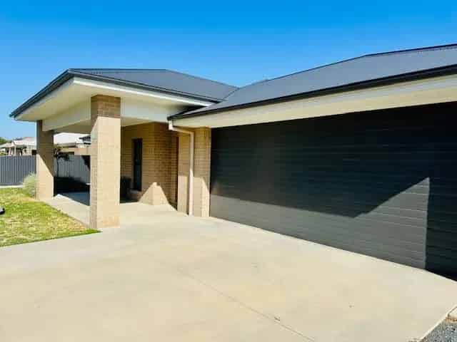 Stunning, Modern Family Home nestled in the heart of Corowa