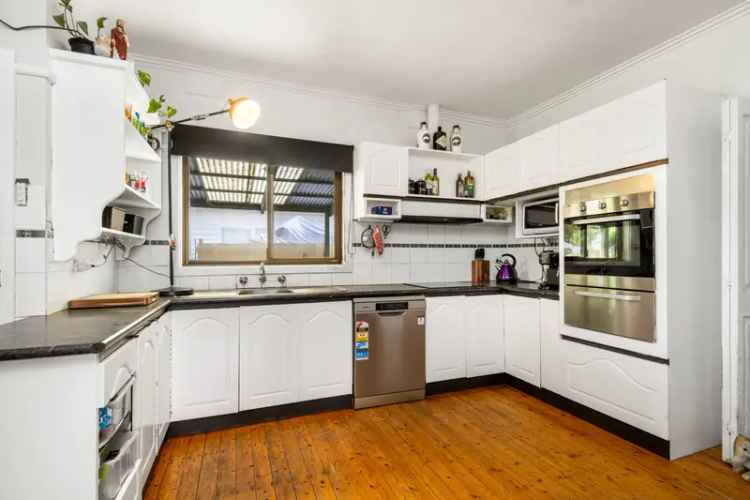 Stylish Living on a Generous 811m² Block with Big Backyard