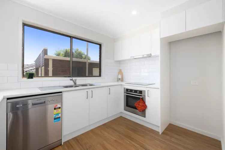 Renovated 2 Bedroom Home Near Ferntree Gully Station