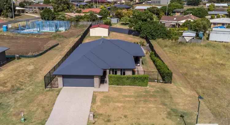 Spacious Modern Home near Lockyer District High School